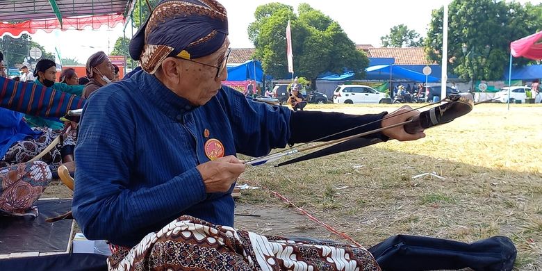 Para peserta lomba Jemparingan di Alun-alun Kidul, Kota Yogyakarta, Sabtu (20/7/2022)