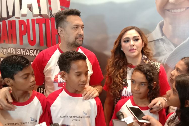 Produser Nia Zulkarnaen dalam wawancara saat menghadiri screening film Rumah Merah Putih di XXI Epicentrum, Kuningan, Jakarta Selatan, Senin (17/6/2019).