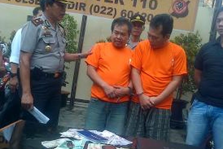  Jajaran Polsek Andir Kota Bandung berhasil membongkar praktek judi toto gelap (togel) online yang digawangi oleh dua orang pengepul bernama Iin Insani (56) dan Sunardi (52) di lokalisasi Saritem.