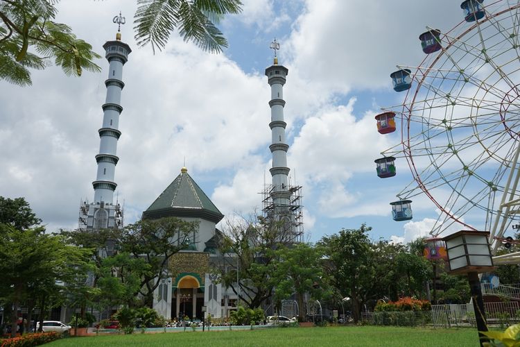 Alun-alun Lamongan dan Masjid Agung Lamongan