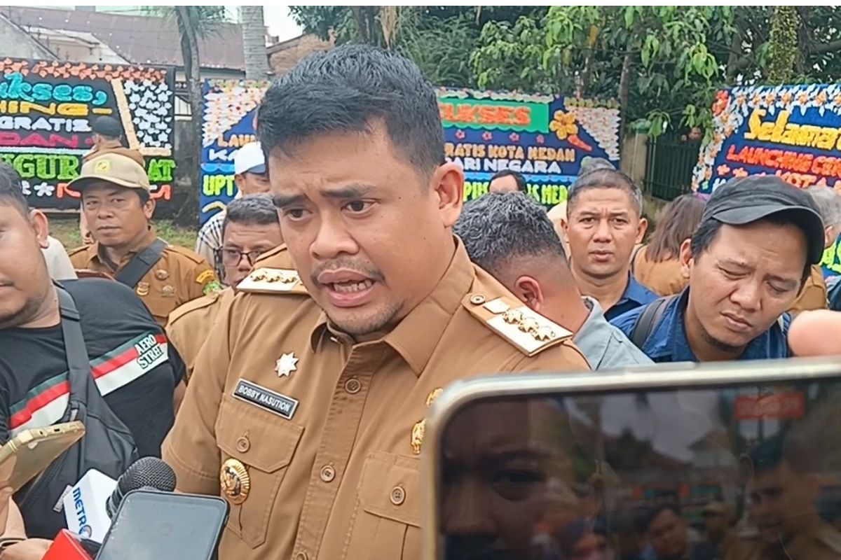 Walikota Medan, Bobby Nasution saat menjawab pertanyaan wartawan di Puskesmas Medan Selayang, Kota Medan, Senin (10/2/2025)