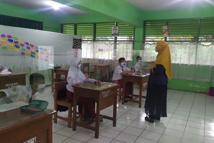 Sekolah di Jakbar Wilayah II Terapkan PTM 50 Persen, Siswa Masuk Bergantian Setiap Pekan