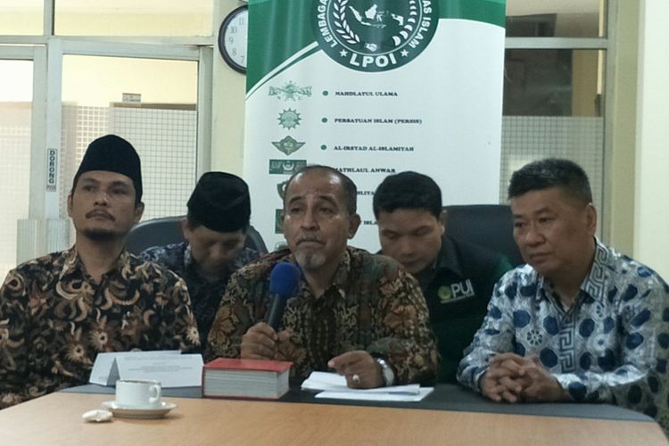 Sekretaris LPOI Lutfi A Tamimi (tengah) ketika ditemui di Kantornya, Jakarta, Senin (14/5/2018). 