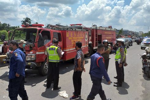 Terhalang Truk Saat Menuju Lokasi Kebakaran, 2 Mobil Damkar Tabrakan Beruntun