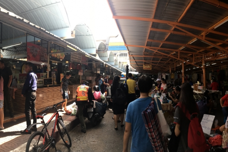 Khlong San Market, Bangkok, Thailand.
