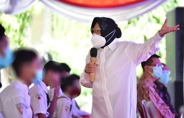 Jokowi Tunjuk Risma Jadi Mensos, Pengamat: Ibarat Panci Ketemu ...