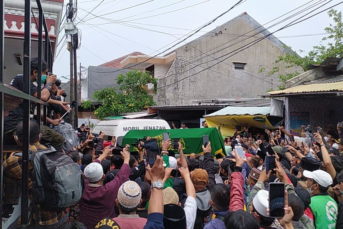 Jenazah politikus senior Abraham Lunggana, atau biasa dikenal sebagai Haji Lulung, telah tiba di rumah duka di kawasan Sukabumi Utara,Kebon Jeruk, Jakarta Barat pukul 13.00 WIB. 