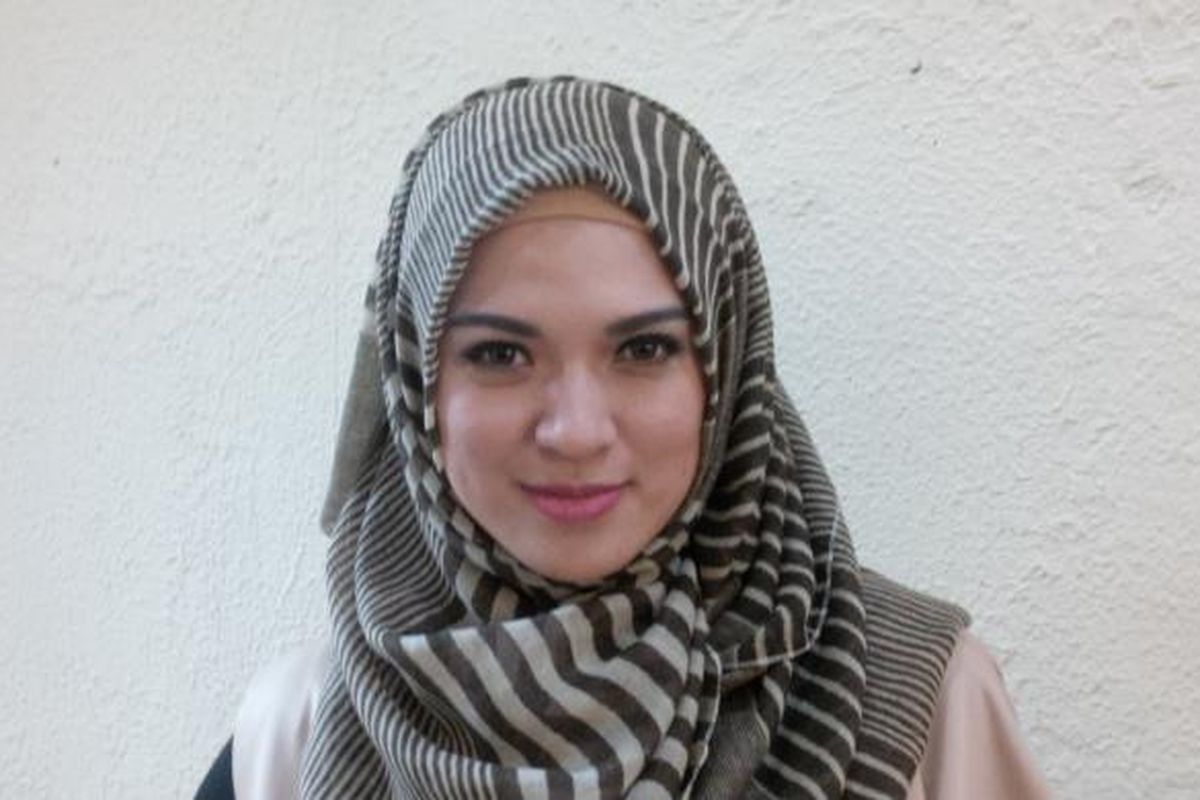 Penyanyi Delia Septianti diabadikan di Arcadia Plaza, TB Simatupang, Jakarta Selatan, Selasa (30/6/2015).