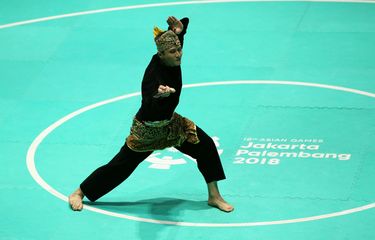 Pesilat andalan Indonesia, Sugianto bertanding pada laga final nomor seni perorangan putra di Padepokan Pencak Silat Taman Mini Indonesia Indah, Jakarta, Rabu (29/8/2018). Ia berhasil menyabet medali emas.