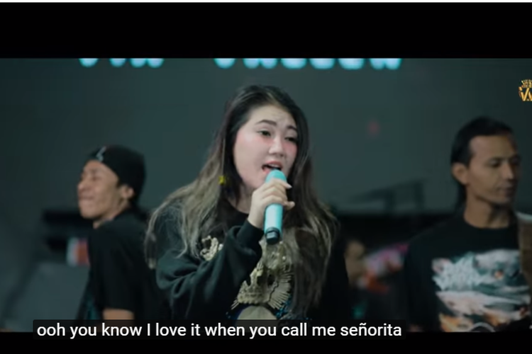 Video Via Vallen mengcover lagu Senorita milik Shawn Mendez dan Camilla Cabello menjadi trending nomor satu di YouTube. Pedangdut tersebut membawakan Senorita dengan nuansa koplo. 