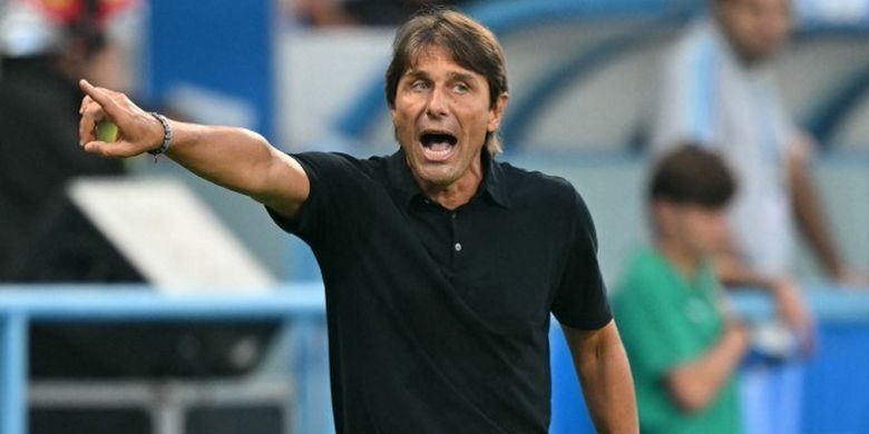 Antonio Conte mencatatkan prestasi luar biasa setelah berhasil membawa Napoli mengalahkan Fiorentina 3-1 pada pekan ketiga Liga Italia 2025-2026. Antonio Conte bersinar kala melatih timnya di laga Fiorentina vs Napoli di Firenze pada Minggu, 14 September 2025.