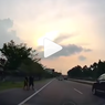 Video Viral, Pejalan Kaki Nekat Menyeberang di Tol