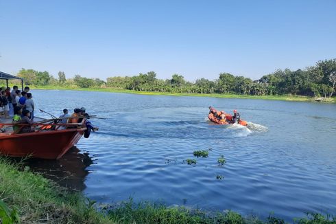 Pria di Nganjuk Ceburkan Diri ke Sungai Brantas, Sempat Angkat Tangan Minta Tolong