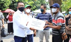 Bantu Pelaku Usaha Hadapi Dampak PPKM, Kemenaker Bagikan Bantuan pada TKM