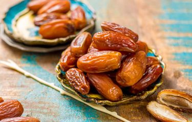 Buah kurma.