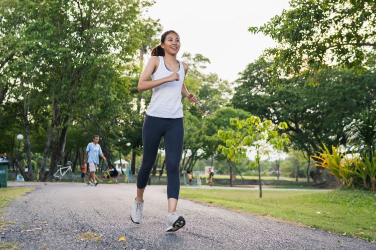 Suka Jalan Kaki? Simak Berapa Jumlah Kalori yang Terbakar
