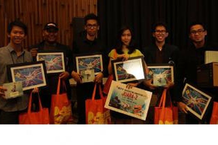 Tim Universitas Multimedia Nusantara (UMN) Broadcaster terdiri dari Georgene, Shandy, Tommy, Ryan, Brando dan Agus Syawal berhasil meraih juara kedua SCTV Broadcasting Competition 2013.