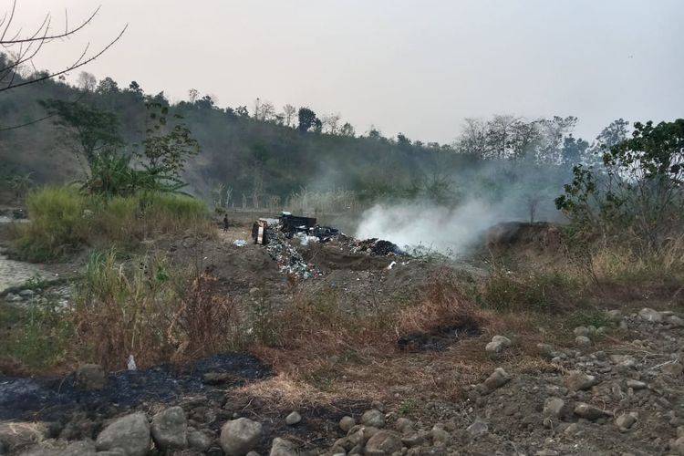 Aktivitas Pembuangan Sampah Ilegal di Mluweh Ungaran Kian Meresahkan, Warga Sebut Pengelola Nekat Buka Paksa Blokade