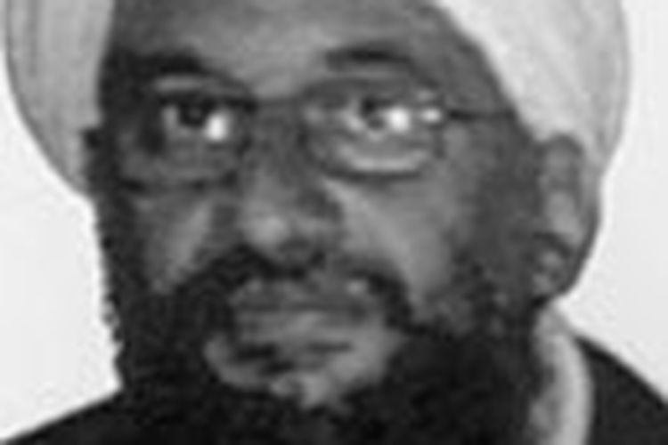 Ayman al-Zawahiri adalah pemimpin kelompok teroris Al-Qaeda saat ini dan mantan pemimpin Jihad Islam Mesir. [Via Rewards for Justice]