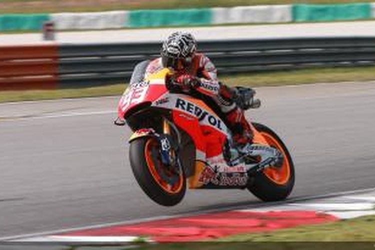 Pebalap Repsol Honda asal Spanyol, Marc Marquez, membalap di Sirkuit Sepang, Malaysia, pada sesi uji coba MotoGP, Jumat (6/2/2015). 