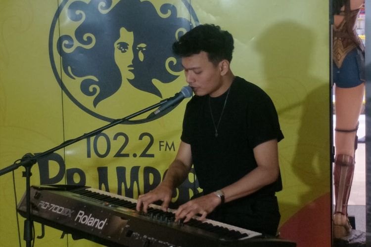 Rendy Pandugo dalam jumpa pers peluncuran EP Chapter One di Mall of Indonesia, Jakarta Utara, Kamis (20/2/2020).