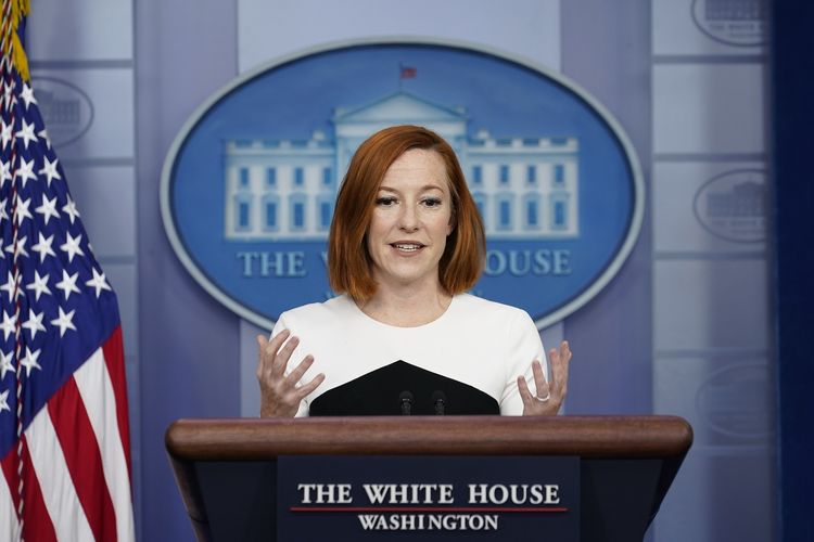 Sekretaris Pers Gedung Putih, Jen Psaki, saat berbicara dalam konferensi pers harian di Gedung Putih, Washington DC, Senin (6/12/2021).