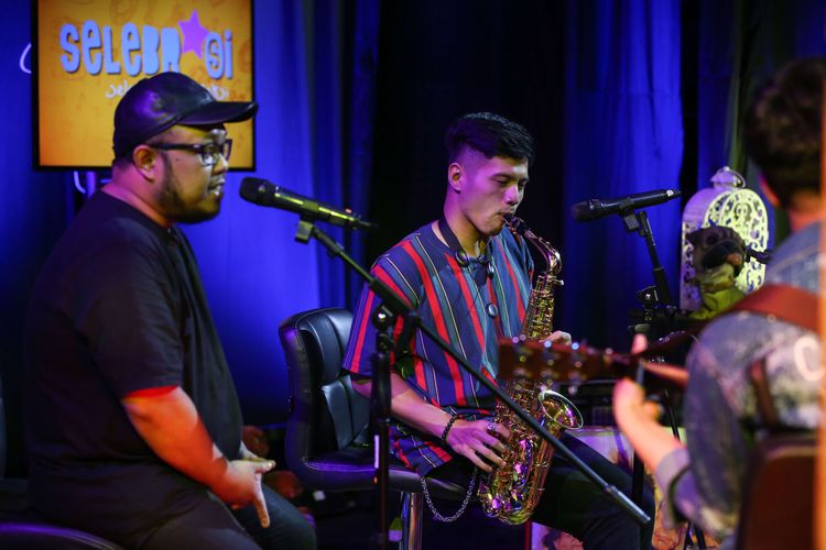 Grup band Nidji tampil dalam program musik Selebrasi (Selebritas Beraksi), di Studio 1 Menara Kompas, Palmerah Selatan, Jakarta Pusat, Selasa (23/4/2019). Formasi Nidji yang baru dengan kehadiran vokalis, Yusuf Ubay menggantikan Giring Ganesha.