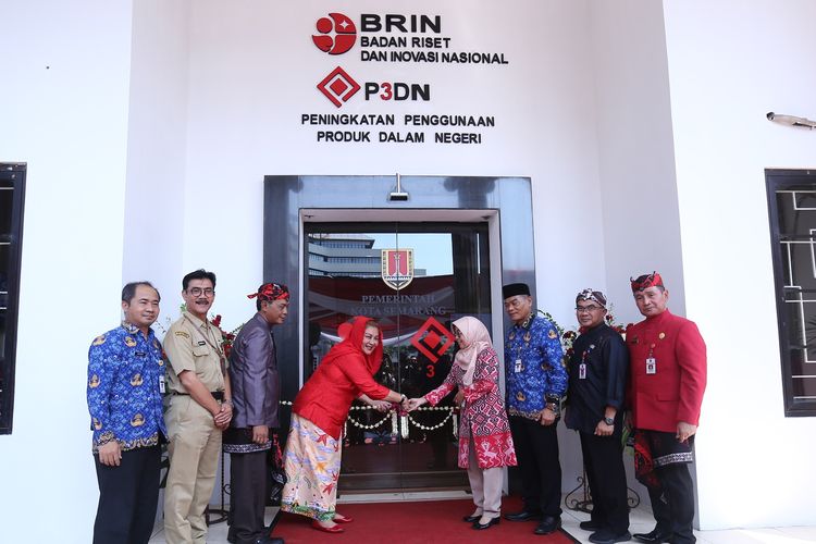 Wali Kota Semarang, Hevearita Gunaryanti Rahayu saat meresmikan Co-working Space Badan Riset dan Inovasi Nasional (BRIN) di Semarang, Senin (20/5/2024)