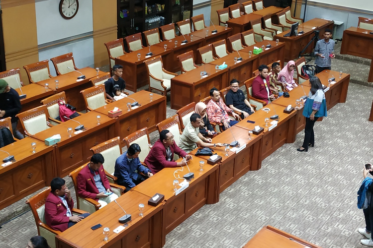 Audiensi Komisi III DPR dengan orang tua mahasiswa Yusuf dan Randi di  Gedung DPR RI, Senayan, Jakarta, Selasa (10/12/2019).
