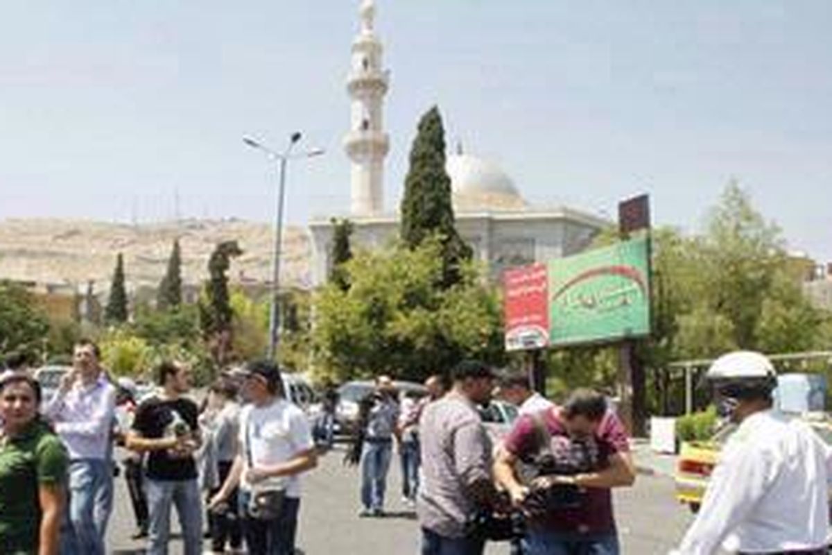 Serangan bom bunuh diri di biro keamanan menewaskan menteri pertahanan Suriah.