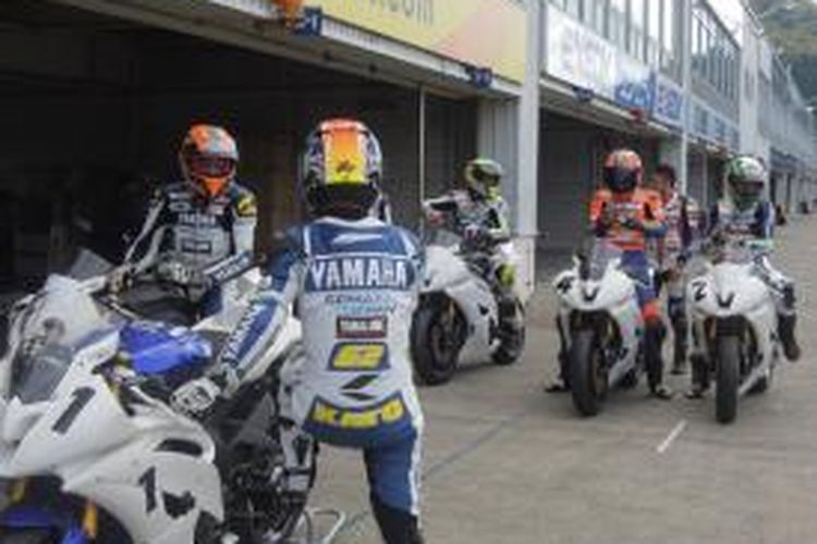 Rider Yamaha Indonesia menjalani program Yamaha Riding Academy International di Okayama International Circuit.