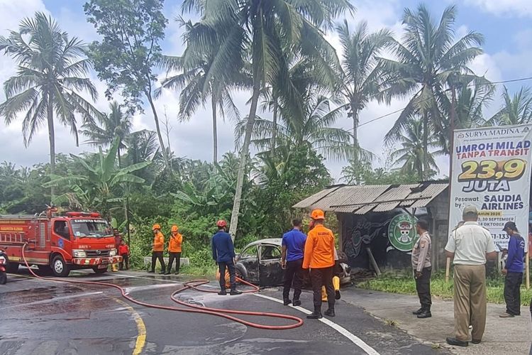 Korsleting Listrik, Satu Unit Mobil VW Ludes Terbakar di Cangkringan Sleman