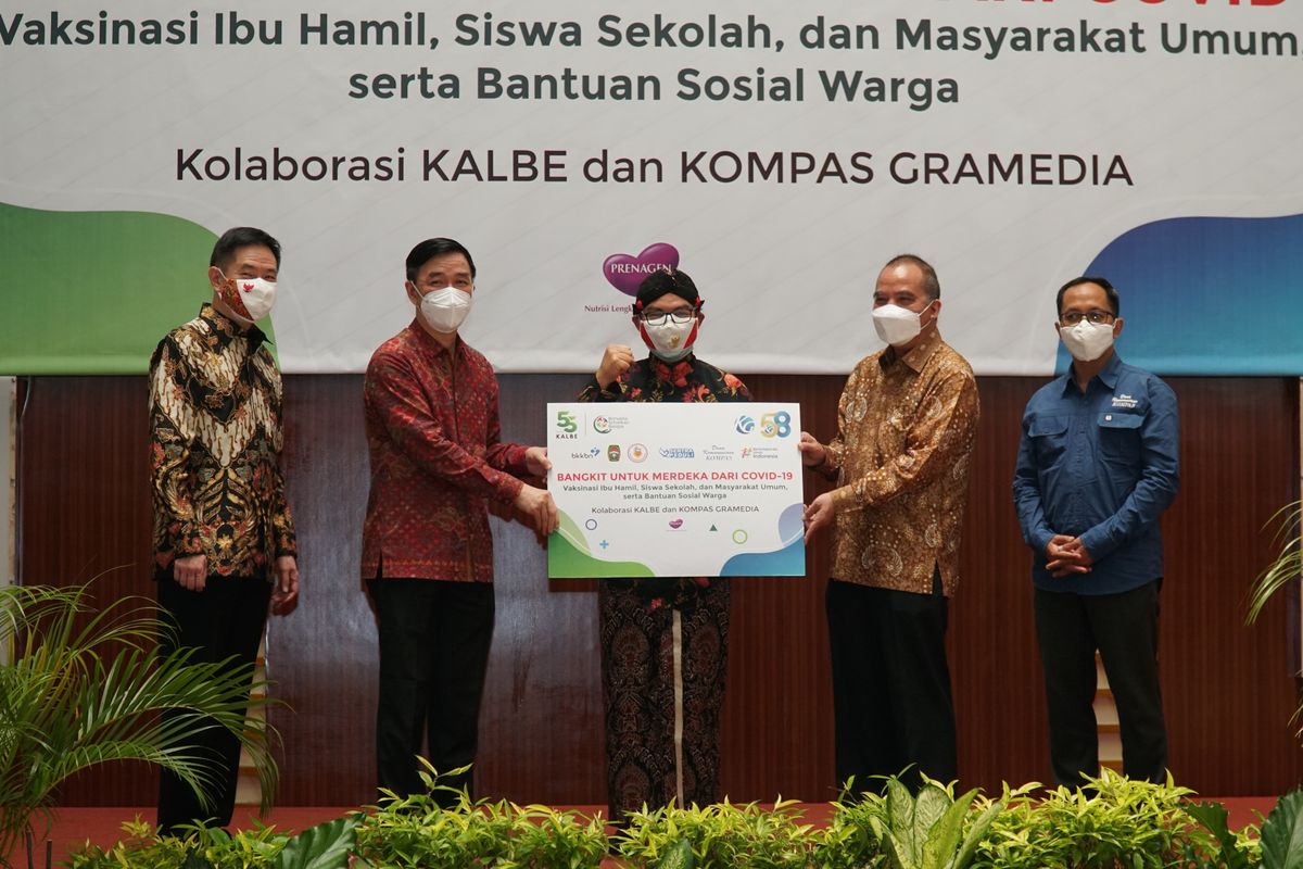 Rayakan HUT Ke-76 RI, Kalbe, Kompas Gramedia dan BKKBN Berkolaborasi Gelar Sentra Vaksinasi