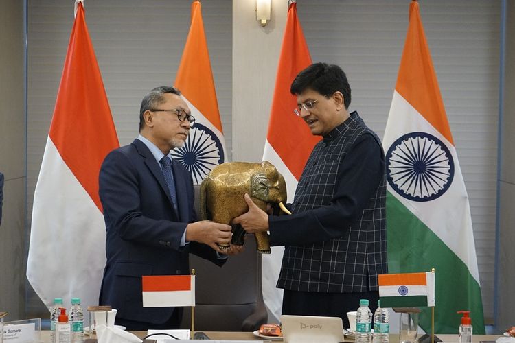 Menteri  Perdagangan (Mendag) Zulkifli Hasan bertemu Menteri Perdagangan dan Industri India Piyush Goyal untuk membahas penguatan kerja sama di lima sektor di New Delhi, India, Selasa (14/3/2023).
