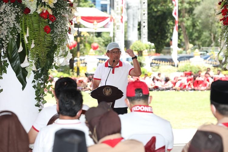 Tito saat memberikan sambutan di Gerakan Pembagian 10 Juta Bendera Merah Putih. 

