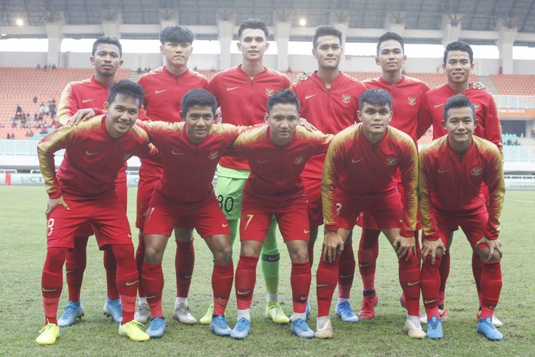 Para pemain timnas U-23 Indonesia berfoto jelang laga timnas U-23 Indonesia vs Iran di Stadion Pakansari, Cibinong, Bogor, Jawa Barat, Sabtu (16/11/2019).
