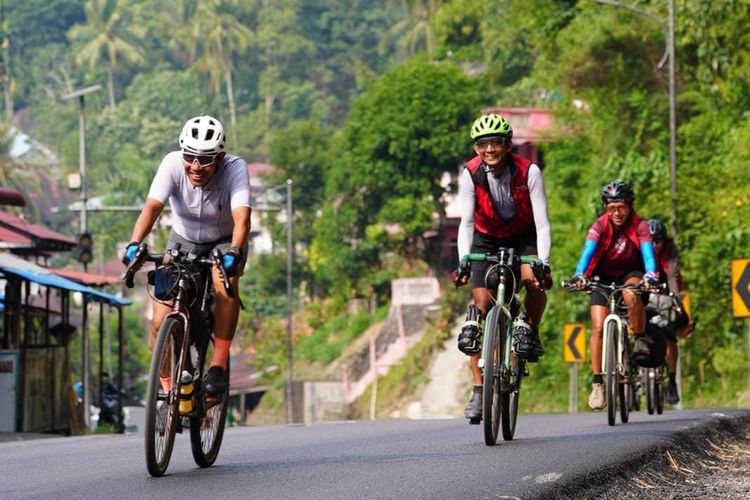 Jajal Sumatera Barat, Cerita 5 Pesepeda Gowes 1.700 Km Demi Selamatkan Orangutan