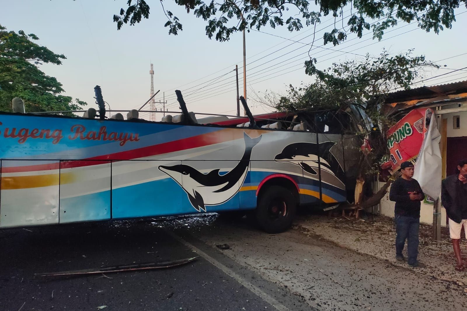 Kecelakaan Bus di Ngawi, Kerasnya Tabrakan Bikin Sopir Masuk Bus Lawan dan Kakinya Putus