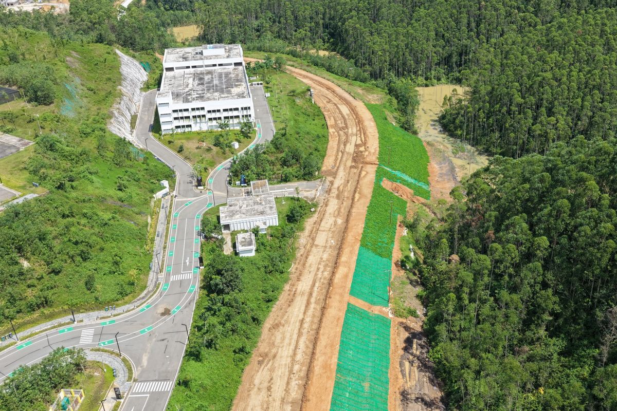 Sementara untuk struktur bawah jembatan dan bangunan besar (pile cap mass concrete), diaplikasikan teknologi Cooling Pipe.
