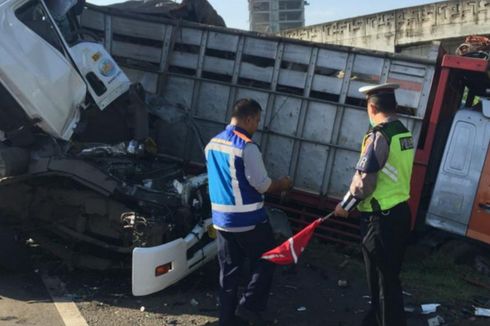 Kecelakaan Beruntun Tiga Truk di Cakung, Dua Orang Tewas