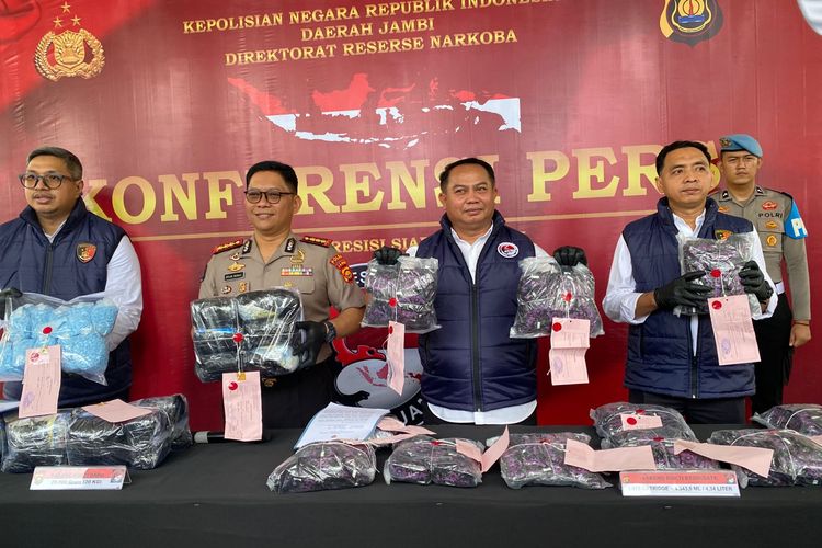 Polisi Tembak Mobil Pengedar Narkoba di Jambi, 20 Kg Sabu Disita