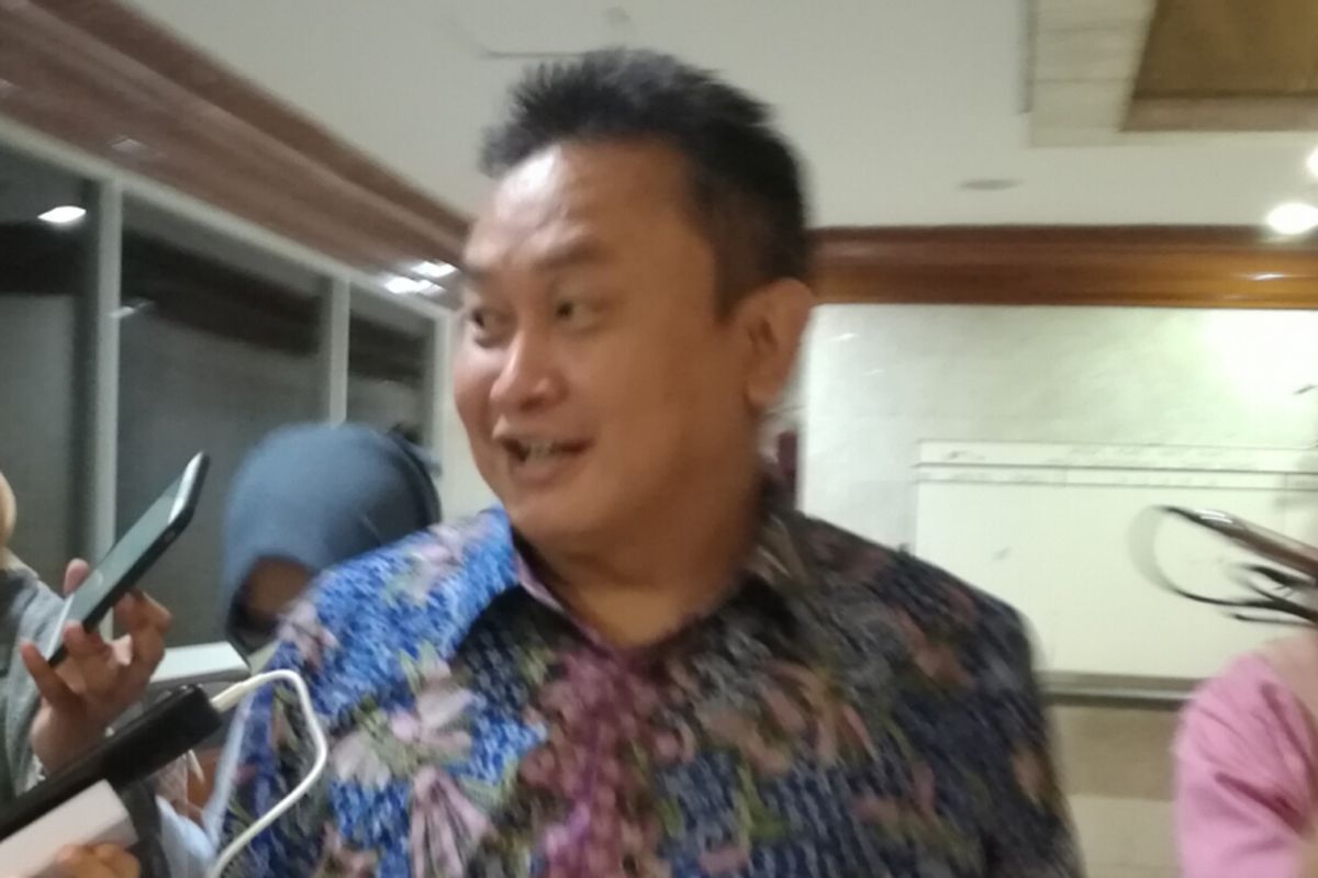 Calon Kepala Eksekutif Pengawas Industri Keuangan Nonbank (IKNB), Hoesen  di Gedung DPR 