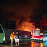 Butuh 8 Jam dan 50 Petugas Padamkan Pabrik Limbah Oli Terbakar di Karawang