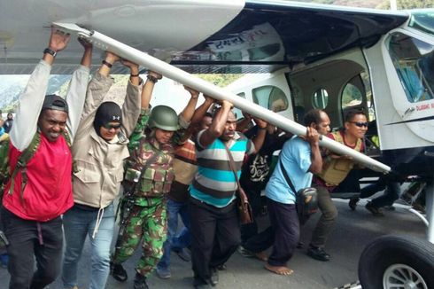 Pesawat Susi Air Pilatus PK-BVC Mendarat Darurat karena Ditembak