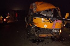 Minibus Rombongan Warga Tuban Tabrakan dengan Truk di Gresik, 8 Orang Terluka