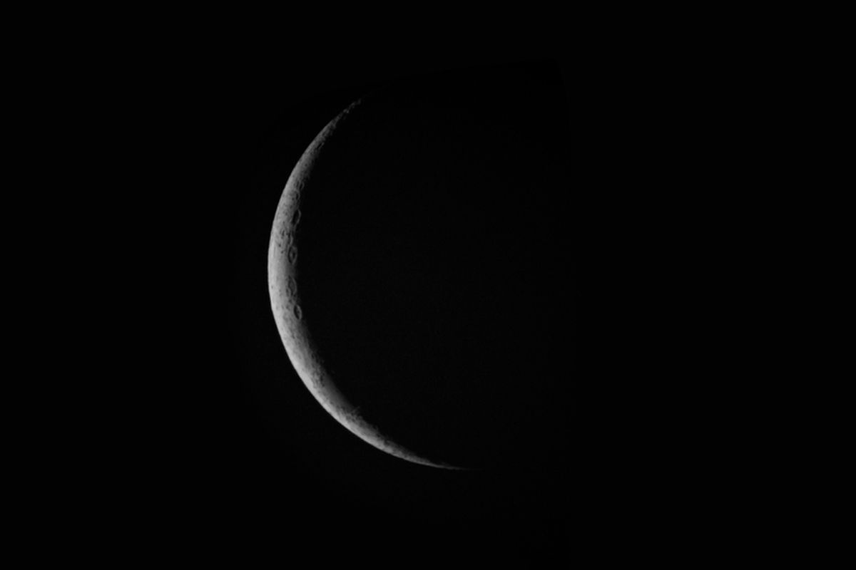 Ilustrasi fenomena New Moon atau fase bulan baru. Bulan sabit tipis menandai fase bulan baru.