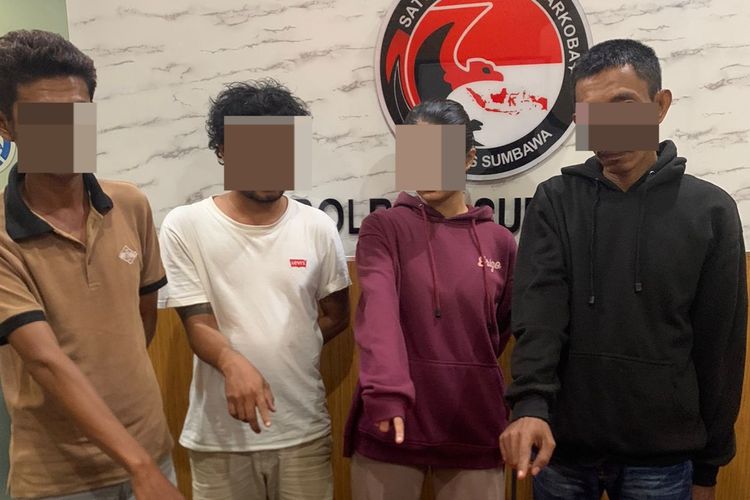 Empat orang yang diamankan polisi saat asyik peta sabu di Sumbawa, NTB