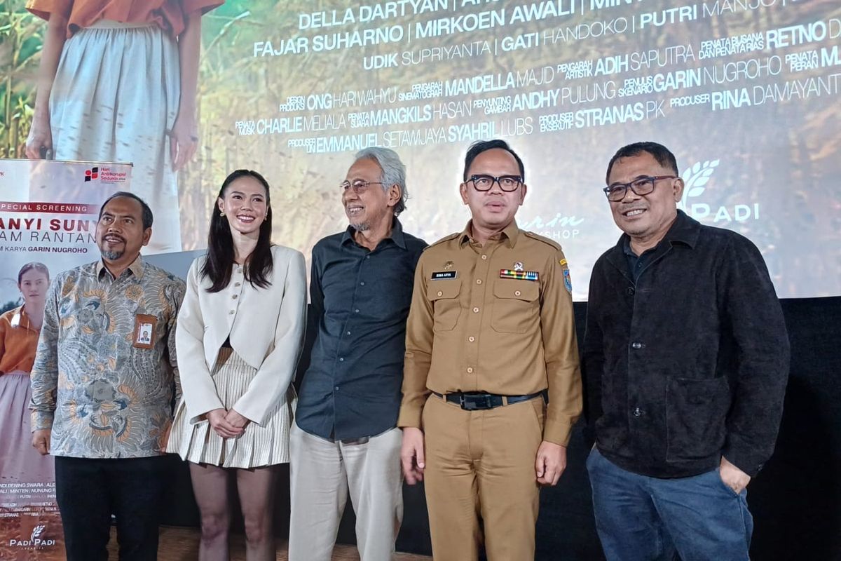 Aminudin, Della Dartyan, Aswendy, Bima Arya dan Garin Nugroho dalam konferensi pers di Djakarta Theater XXI, Jakarta Pusat, Senin (9/12/2024). 