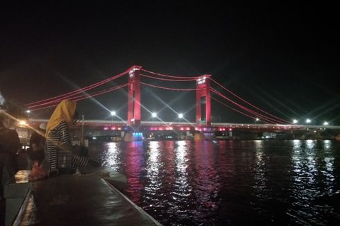 Satu Spot Terbaik Menikmati Jembatan Ampera Palembang