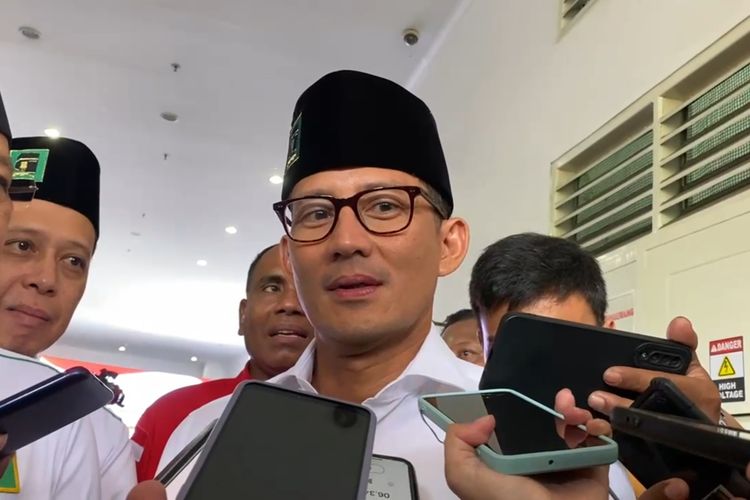 Ketua Badan Pemenangan Pemilu Partai Persatuan Pembangunan (PPP) Sandiaga Uno seusai pengumuman pasangan Ganjar-Mahfud di Kantor DPP PDI-P, Jakarta, Rabu (18/10/2023).  